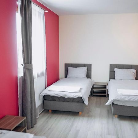 Redwood Hostel ลูบลิน ภายนอก รูปภาพ