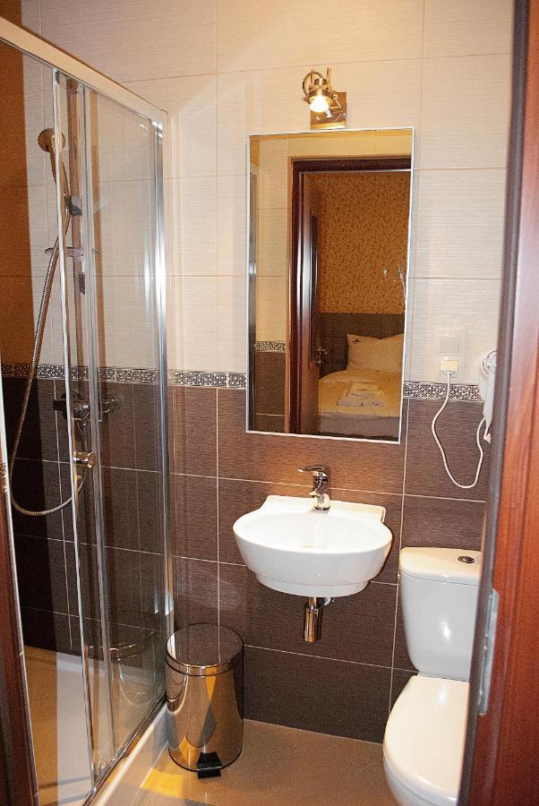 Redwood Hostel ลูบลิน ภายนอก รูปภาพ