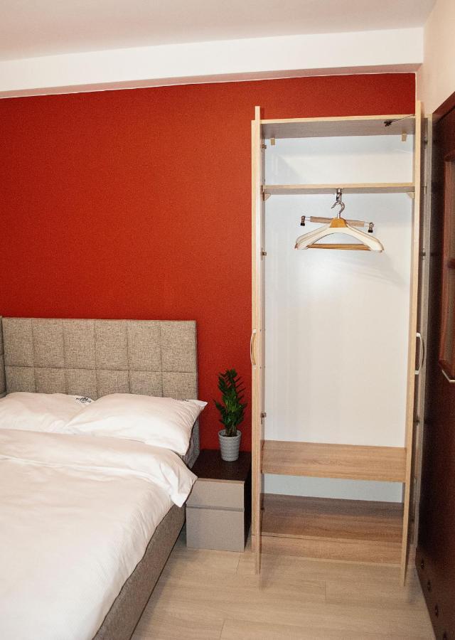 Redwood Hostel ลูบลิน ภายนอก รูปภาพ