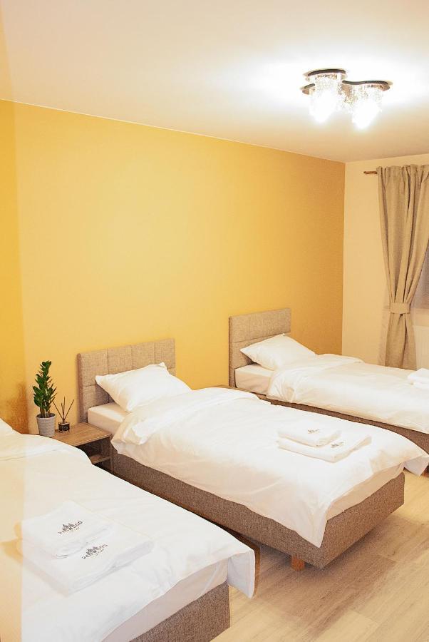 Redwood Hostel ลูบลิน ภายนอก รูปภาพ