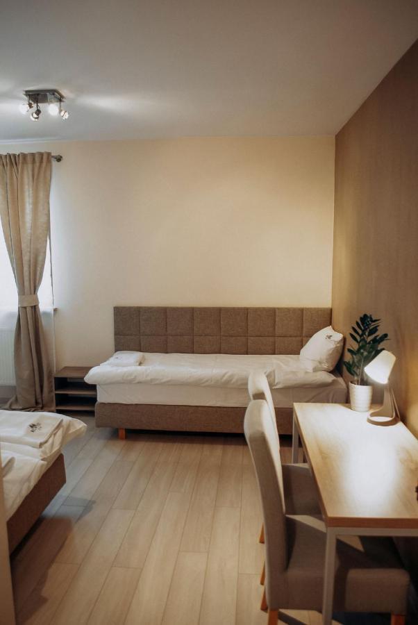 Redwood Hostel ลูบลิน ภายนอก รูปภาพ