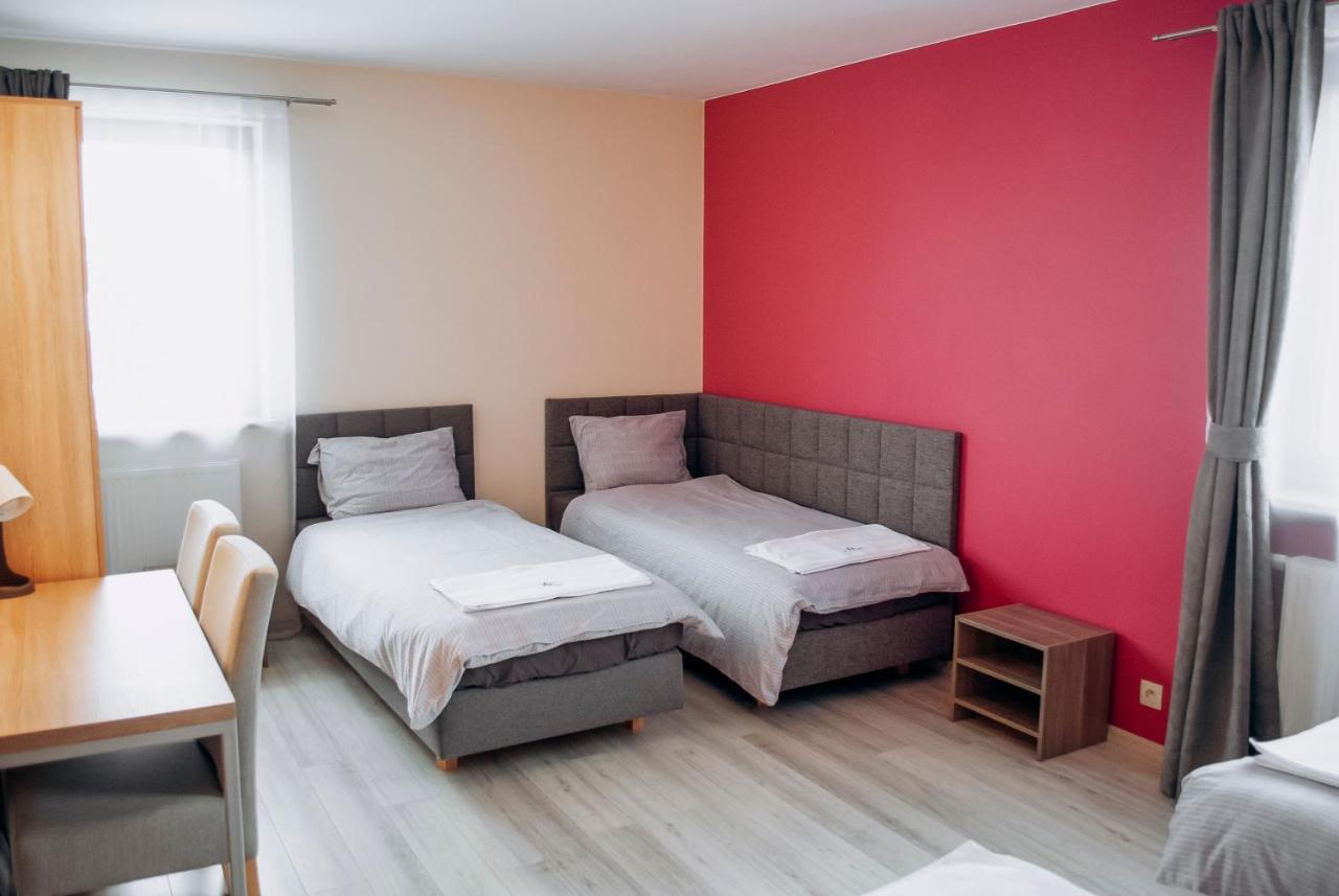 Redwood Hostel ลูบลิน ภายนอก รูปภาพ